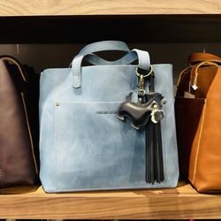 Portland Leather - Medium Crossbody Totes