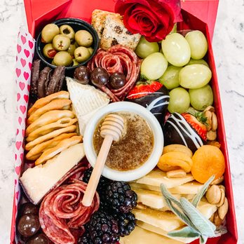 Idaho Cheese and Vine - Holiday grazing box. Free delivery to Boise and Meridian, Idaho. - Specialty Food Near Me Idaho Cheese and Vine - Holiday grazing box. Free delivery to Boise and Meridian, Idaho. - Specialty Food Near Me
