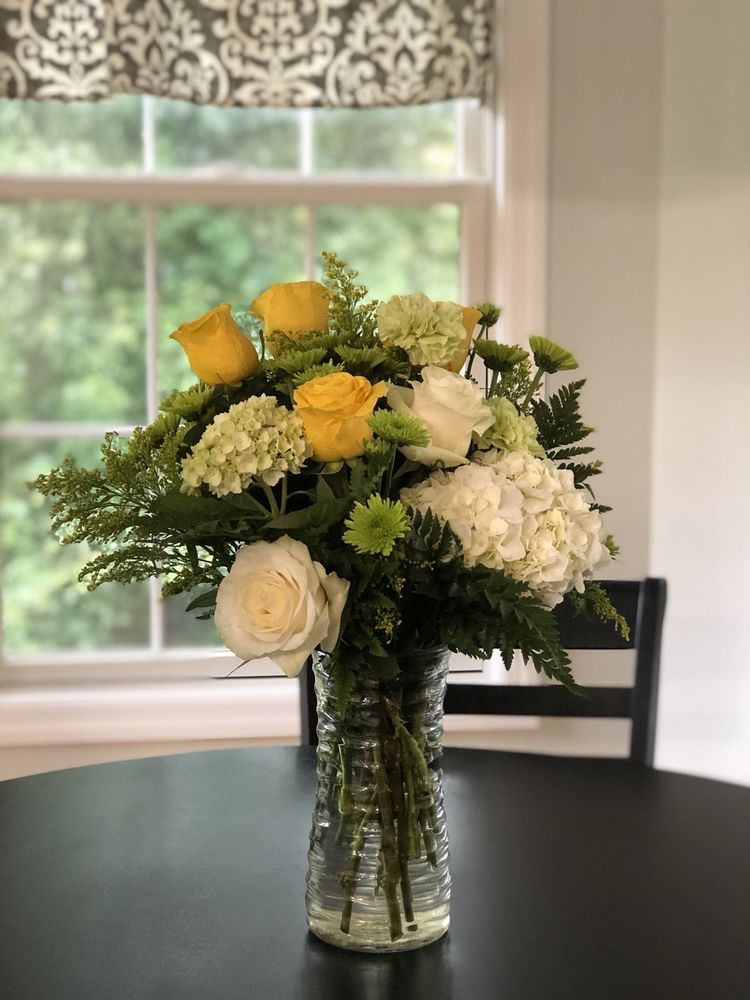 ZACCAGNINI’S SUNCREST FLORIST Updated August 2024 10 Photos 735