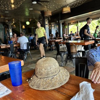 Lulu's Waikiki - View toward park with zoo; angled view of Kuhio Beach - Burgers Near Me - Honolulu, Hawaii
