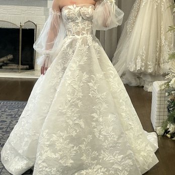 Bridal Extraordinaire - Wedding dress - Bridal Near Me - Shawnee, Kansas Bridal Extraordinaire - Wedding dress - Bridal Near Me - Shawnee, Kansas