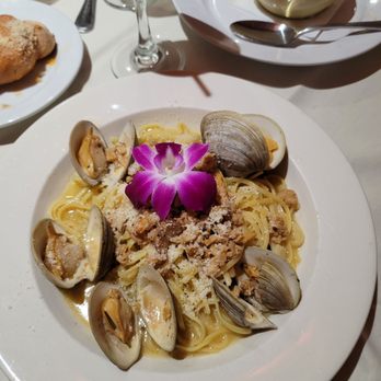 Windsor Steak and Seafood - Linguine Vingole...the clams were so fresh and the pasta (homemade!) was perfect. - Seafood Near Me - Windsor, Connecticut Windsor Steak and Seafood - Linguine Vingole...the clams were so fresh and the pasta (homemade!) was perfect. - Seafood Near Me - Windsor, Connecticut