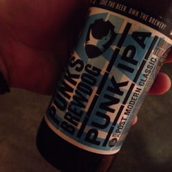 Café Hängmattan - Ville inte ha vitt boxvin, så det fick bli en öl istället. Där var utbudet större. Punk Ipa - 55 kr.