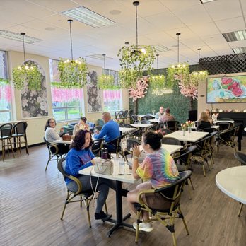 Le Jardin Café - Interior - Cafes Near Me - Wallingford, Connecticut