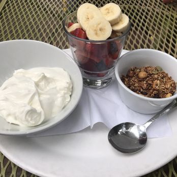 Sunflower Caffe - Greek yogurt with seasonal fruit and granola - Coffee & Tea Near Me - Sonoma, California