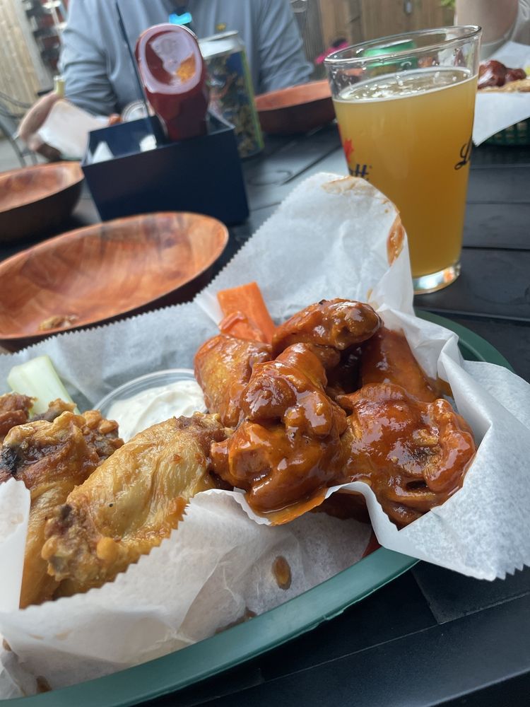 20 North Broadway Tavern