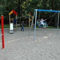 Spielplatz Brombeerweg-Alstertal - Spielplatz - Schaukel