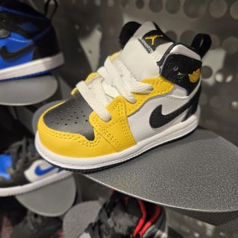 Foot Locker - Shoe Stores Near Me - Temecula, California
