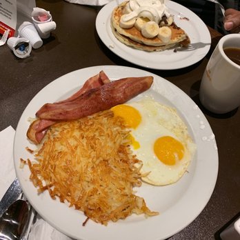 Denny's Restaurant - Eggs and hash brown with 2 pancakes - Diners Near Me - Mississauga, Ontario