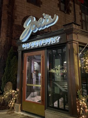 Joe’s on Newbury by null