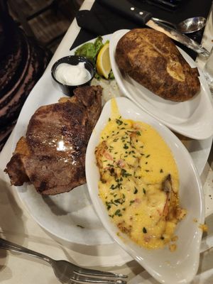 Lucky's Steakhouse by null