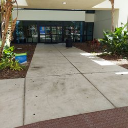 AdventHealth Sports Med and Rehab - Davenport - Accessible entrance