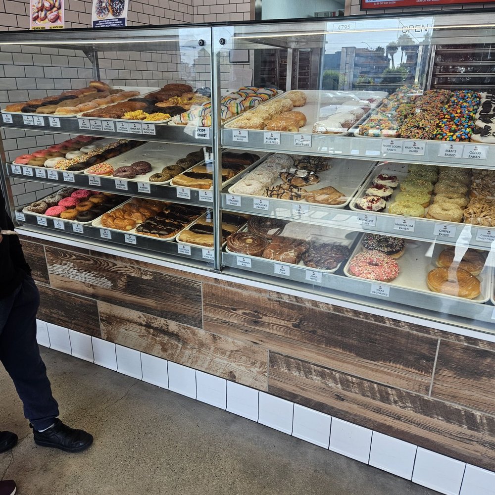 Randy’s Donuts - Donuts - Donuts Near Me - Los Angeles, California