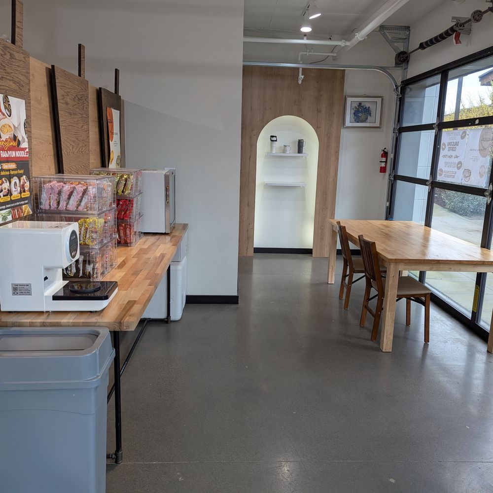 Mauritius Brown Bubble Tea - Interior - Bubble Tea Near Me - Kenmore, Washington