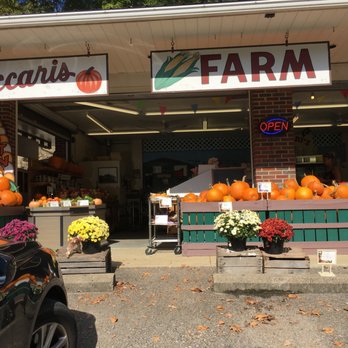 Beccari's Farm Market - Entrance - Fruits & Veggies Near Me - Oakdale, Pennsylvania Beccari's Farm Market - Entrance - Fruits & Veggies Near Me - Oakdale, Pennsylvania