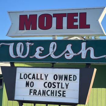 Welsh's Motel - Sign - Hotels Near Me - Wall, South Dakota