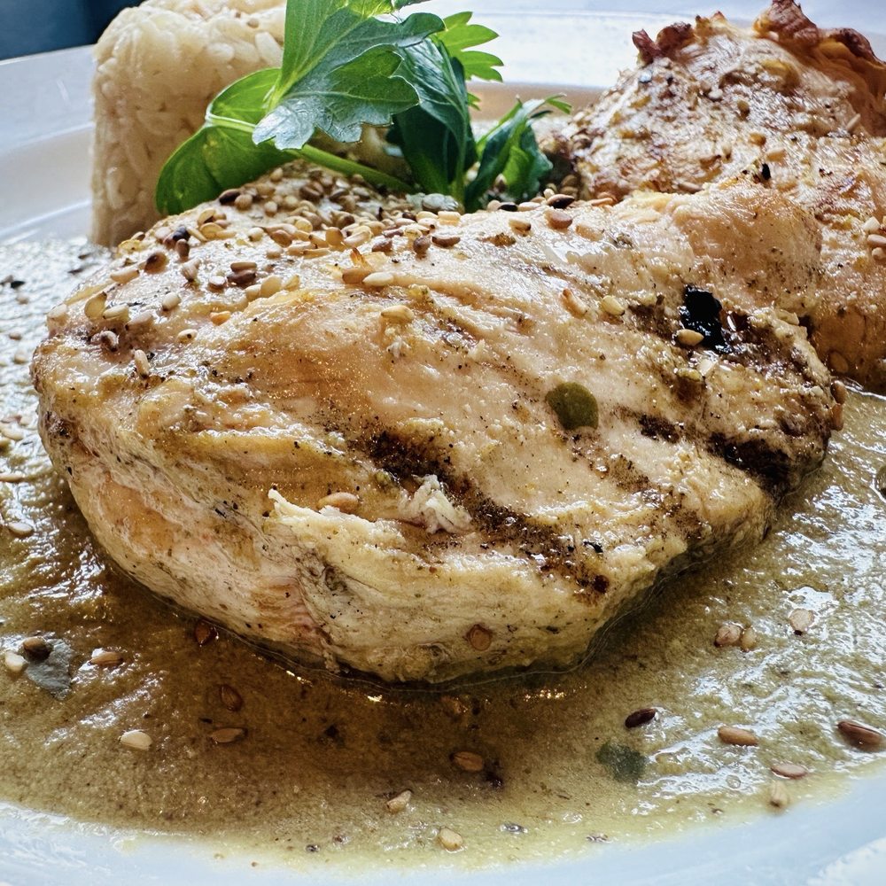 Manchamanteles Restaurant - Pollo en Mole Verde - Mexican Near Me - Chicago, Illinois Manchamanteles Restaurant - Pollo en Mole Verde - Mexican Near Me - Chicago, Illinois