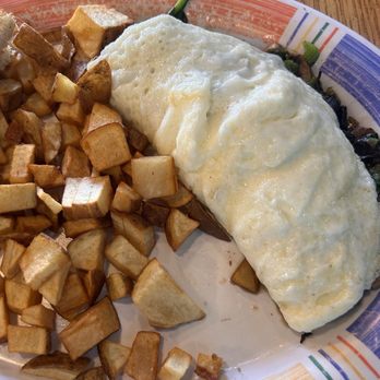 Squeeze In - Egg white omelette with spinach and mushroom and home potatoes - American Near Me - Las Vegas, Nevada Squeeze In - Egg white omelette with spinach and mushroom and home potatoes - American Near Me - Las Vegas, Nevada