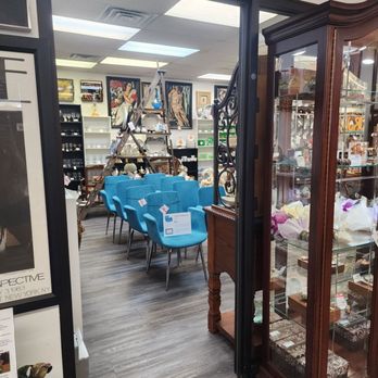 Lisa's Resale Gone Upscale - Used, Vintage & Consignment Near Me - Lewisville, Texas