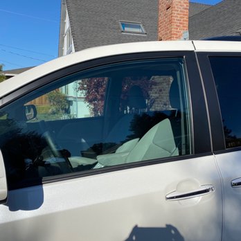 Xpro Auto Glass - Perfect fit on front driver side window on 2020 Sienna. - Auto Glass Services Near Me - Pleasanton, California Xpro Auto Glass - Perfect fit on front driver side window on 2020 Sienna. - Auto Glass Services Near Me - Pleasanton, California