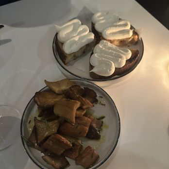 Misi - Roasted trumpet mushrooms w ricotta toast - Italian Near Me - Brooklyn, New York Misi - Roasted trumpet mushrooms w ricotta toast - Italian Near Me - Brooklyn, New York