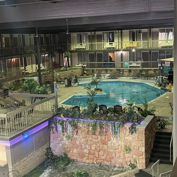 Park Inn by Radisson - View of the atrium from a third floor balcony - Hotels Near Me - West Middlesex, Pennsylvania