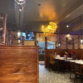 King Claw - Juicy Seafood & Bar - Dining room - Seafood Near Me - Morrow, Georgia