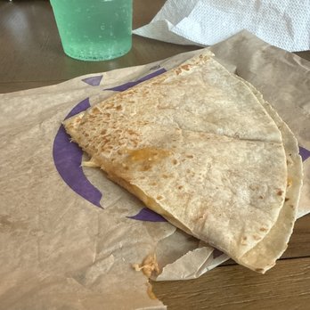 Taco Bell - Chicken Quesadilla - Fast Food Near Me - Farr West, Utah Taco Bell - Chicken Quesadilla - Fast Food Near Me - Farr West, Utah