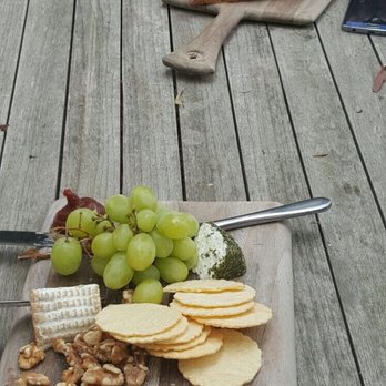 Lindenderry at Red Hill - Cheese platter yummy - Hotels Near Me - Red Hill, VIC