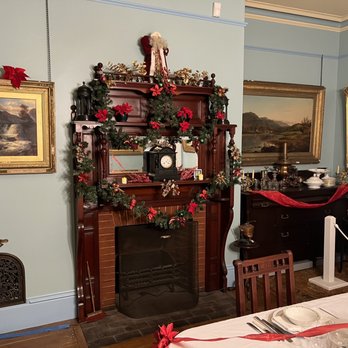 Skolfield-Whittier House - Decorated for Christmas - Museums Near Me - Brunswick, Maine Skolfield-Whittier House - Decorated for Christmas - Museums Near Me - Brunswick, Maine