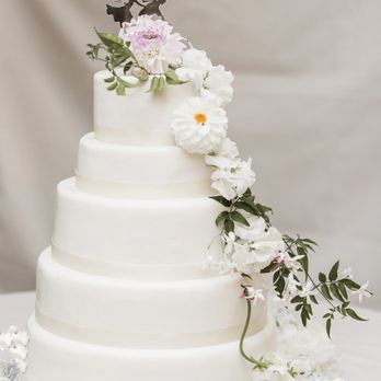 Vermont Cake Studio - Georgous white on white cake from a wedding at Stoweflake in Stowe, Vermont! - Bakeries Near Me - Waterbury Center, Vermont Vermont Cake Studio - Georgous white on white cake from a wedding at Stoweflake in Stowe, Vermont! - Bakeries Near Me - Waterbury Center, Vermont