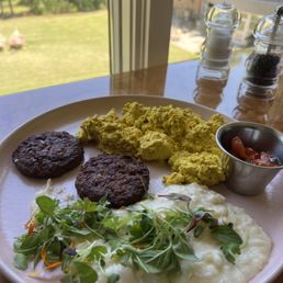 Scrambled Tofu, veggie sausage and grits