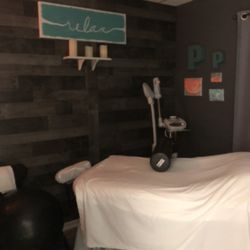 2 Blondes Salon - Massage room/facial room