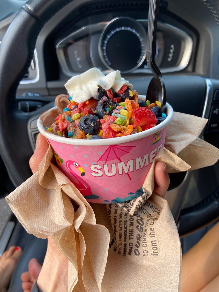 16 HANDLES 121 Photos & 52 Reviews 1300 Post Rd, Fairfield, Connecticut Ice Cream & Frozen