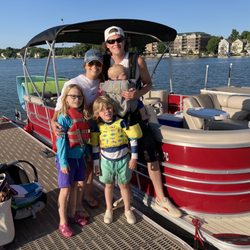 Lac La Belle Boat Rentals - Pontoon boat