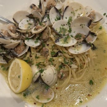 Saviano's Italian Kitchen - Linguine in white clam sauce - Italian Near Me - Euless, Texas