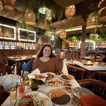 Los Amores de Julia - Sister date - Mexican Near Me - Sacramento, California