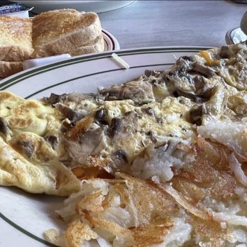 Flo-Anna's Diner - Mushroom and cheese omelet - Diners Near Me - Shoreline, Washington Flo-Anna's Diner - Mushroom and cheese omelet - Diners Near Me - Shoreline, Washington