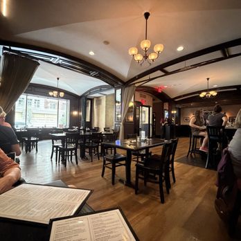 M.J. O'Connor's Back Bay - Inside - American Near Me - Boston, Massachusetts
