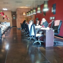 2 workers, 2 customers. Waiting....
