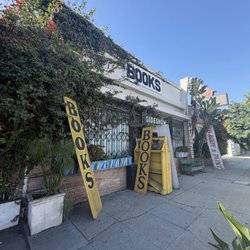 Sideshow Books - The entrance