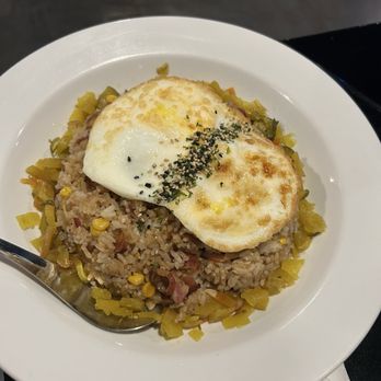 The Social Honolulu - Garlic bacon fried rice with egg over hard - American Near Me - Honolulu, Hawaii The Social Honolulu - Garlic bacon fried rice with egg over hard - American Near Me - Honolulu, Hawaii