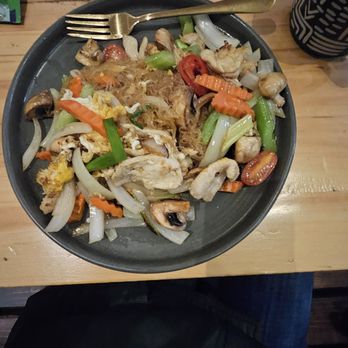 KIIN Thai Eatery - Glass noodles, veges, chicken....yummmmm.... - Thai Near Me - Burbank, California KIIN Thai Eatery - Glass noodles, veges, chicken....yummmmm.... - Thai Near Me - Burbank, California