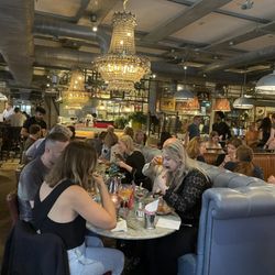 Bill's - Dining area