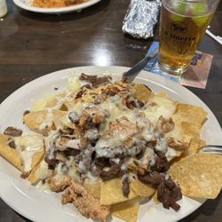 La Huerta Bar & Grill - Mixed fajita nachos and a modelo.