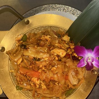 Le Chai - Pad Kee Mao with chicken - Thai Near Me - Brooklyn, New York Le Chai - Pad Kee Mao with chicken - Thai Near Me - Brooklyn, New York