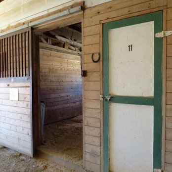 Dry Creek Ranch - Barn stall with attached tack locker - Horseback Riding Near Me - Eagle Point, Oregon Dry Creek Ranch - Barn stall with attached tack locker - Horseback Riding Near Me - Eagle Point, Oregon