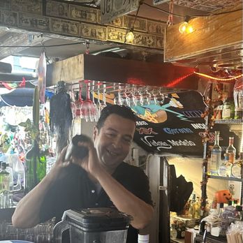 Pez Vela - Julio making a drink - Mexican Near Me - Playa del Carmen, ROO Pez Vela - Julio making a drink - Mexican Near Me - Playa del Carmen, ROO