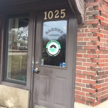 Joe Donut - Pull right up and park in front. - Donuts Near Me - Glenview, Illinois