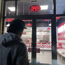 Five Guys - Entrance